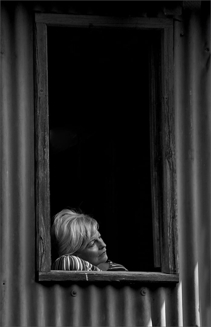 ZZ-6S2-Wendy in the Window-Leon-Heyes